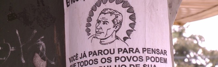 Novos cartazes com apologia a ‘orgulho branco’ são colados em Blumenau