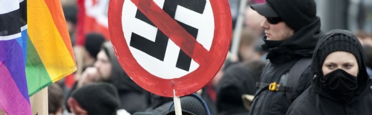 Pisadas na bola com saudações nazistas em plena Copa do Mundo