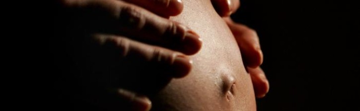 O aborto e as suas questões sociais, políticas e de saúde feminina.
