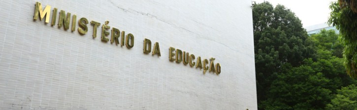 Cortes no MEC afetam educação básica, anunciada como prioridade por Bolsonaro
